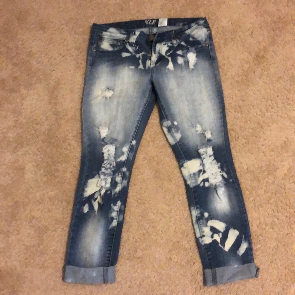 Distressed skinny jeans